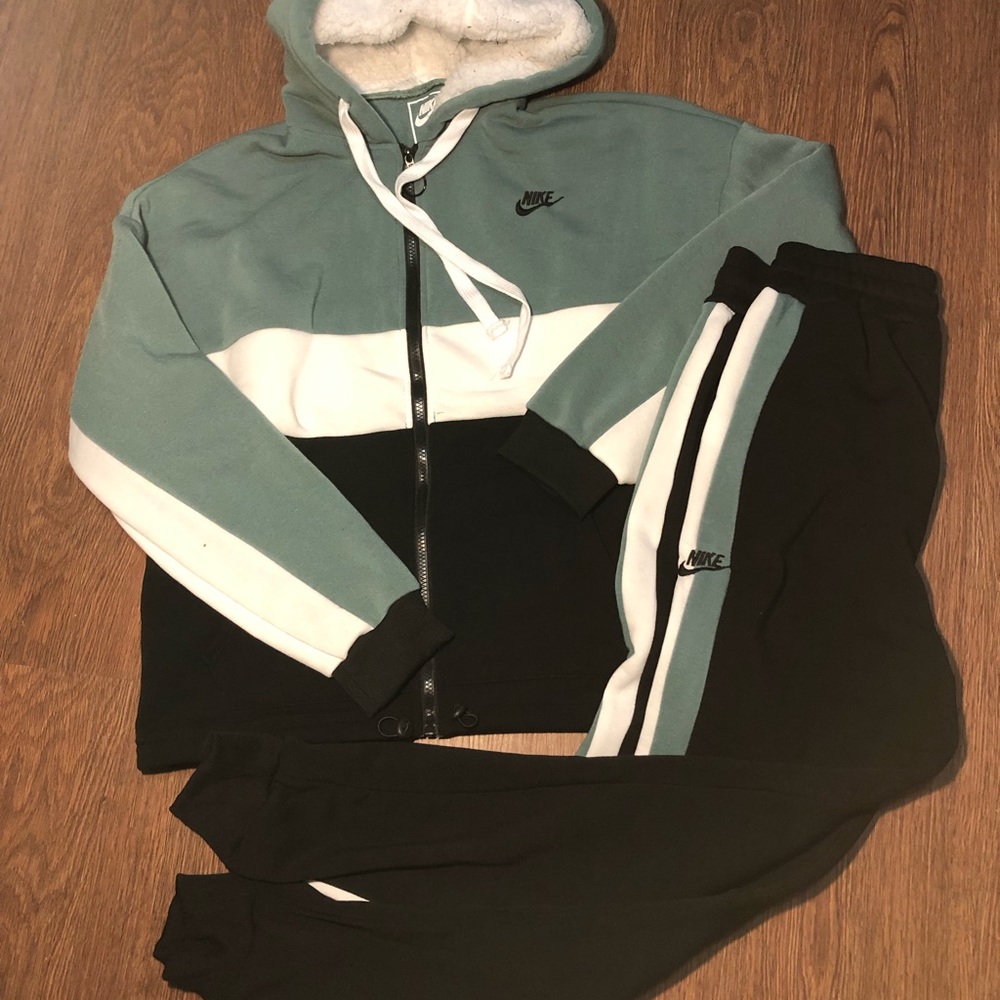Nike women’s Large